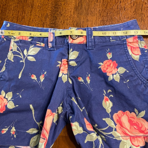 Red camel floral shorts. Size 0. - Picture 6 of 9